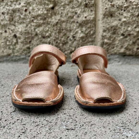 PONS Frailera Style Avarca Shoes Girls 26 EU 9.5 US Metallic Rose Gold Sandals - Picture 6 of 9